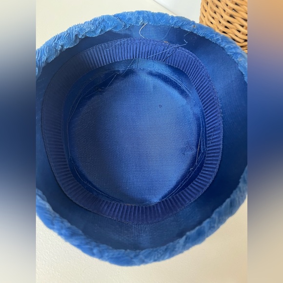 Women’s 21 1/4” Blue Crushed Velvet Vintage Hat with Purple and Fuchsia Band - Picture 7 of 7